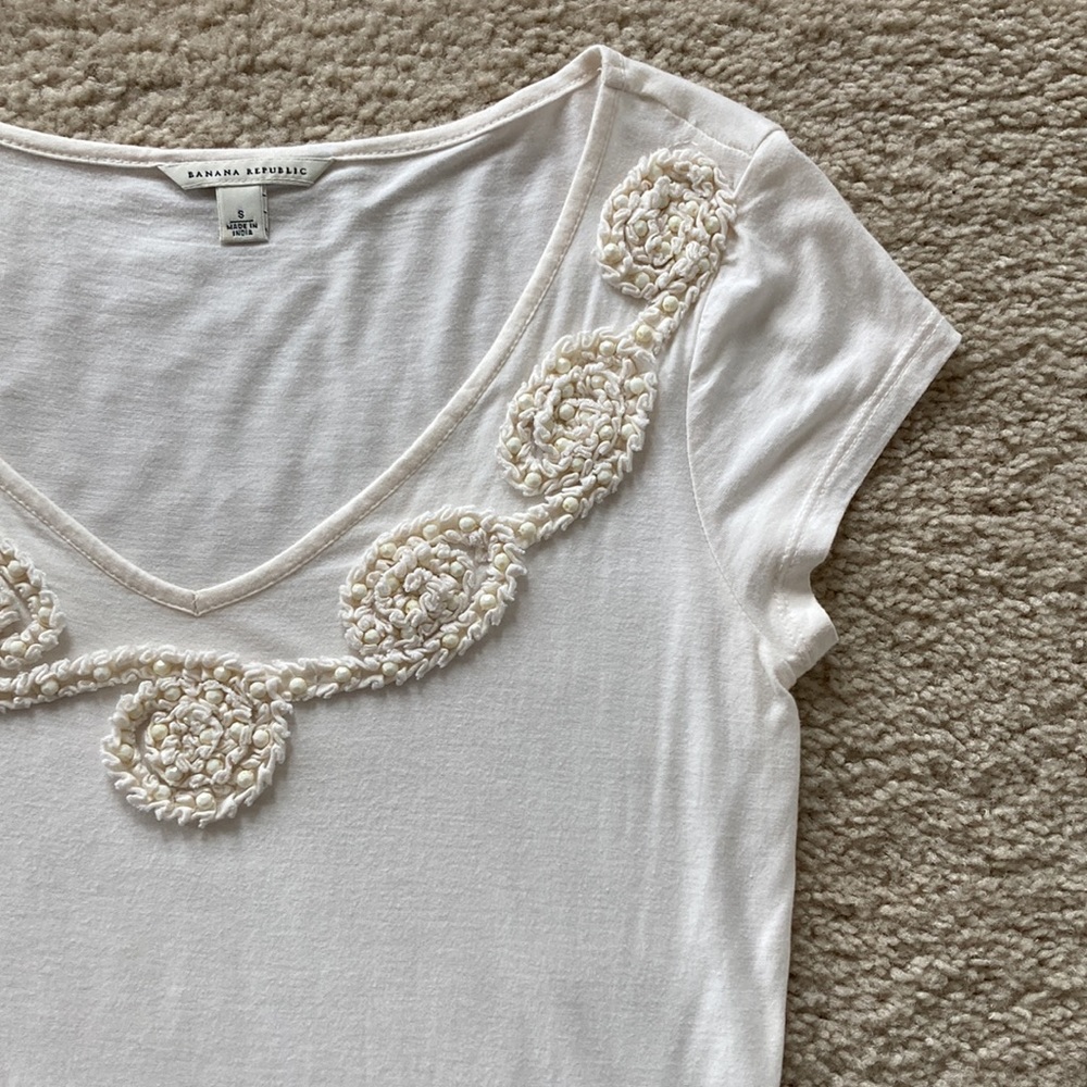 Banana Republic Embellished Off White Tee - Picture 4 of 6